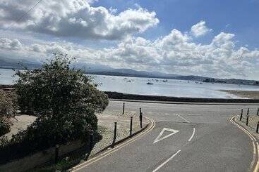 إقامة Traditional 3 Bed Cottage, Log Burner & Sea Views!