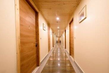 استراحتگاه Naturevilas Sarovar Premiere Manali