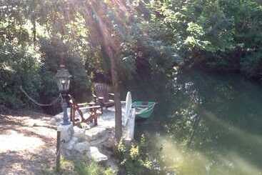 مبيت وإفطار En Bord De Rivière