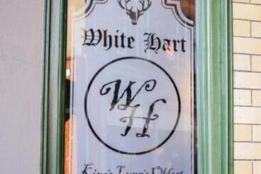 簡易ホテル The White Hart