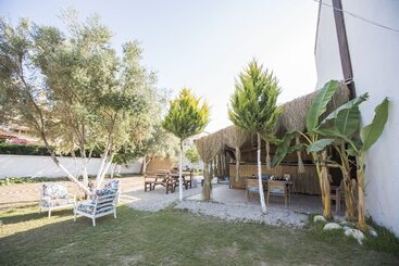 فندق Surla