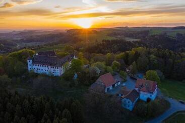 Отель Tagungszentrum Schloss Hohenfels