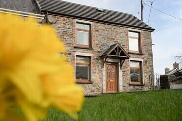 Lovely 3 Bed Cottage In The Quiet Hamlet Of Horeb