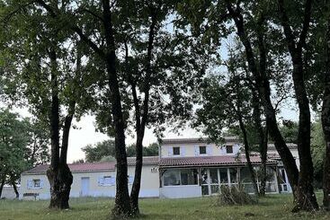 膳宿费 Villa De L Eguille