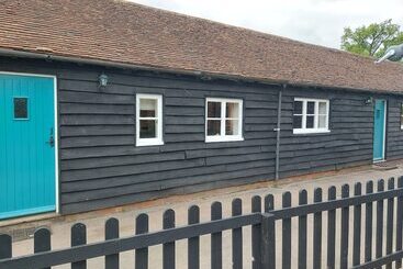 민박 The Cross Keys