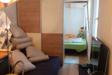 کلبه Cozy Small House On The Beach For Pet Lovers