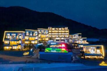 Отель Blue Mango Pool Villa & Resort