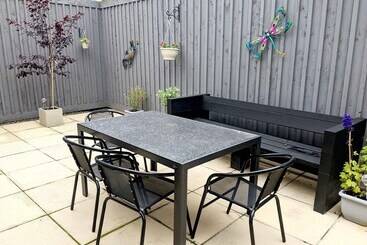 住所  Forest View Impeccable Two Bedroom House