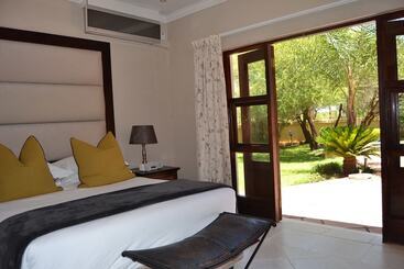 مبيت وإفطار The Capital Guest House
