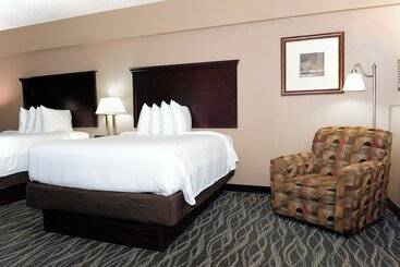 فندق Cobblestone Inn & Suites   Denison | Majestic Hills