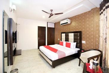 هتل Oyo Rooms Patiala Road Zirakpur