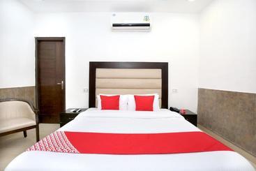 هتل Oyo Rooms Patiala Road Zirakpur