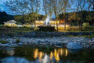 Отель Gangneung Happymong Pension