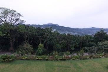 酒店 Montrose Golf Resort & Spa