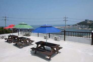 בית מלון כפרי Samcheok Sicily Pension