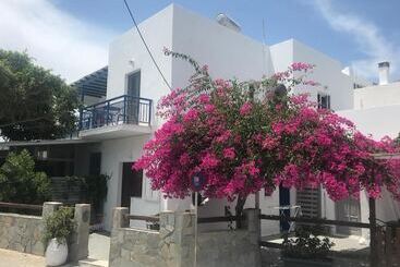 펜션 Kamara Rooms In Naousa