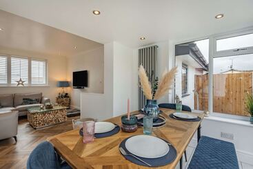 Stunning Cottage With Hot Tub, North Wales Coast