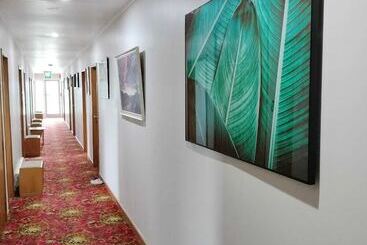 מוטל Whitehorse Inn