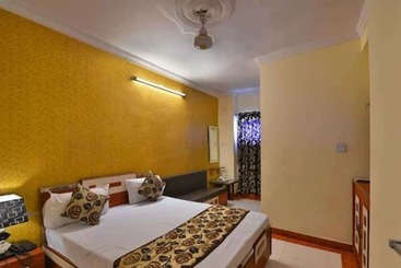 ホテル Goroomgo Revoli Amritsar