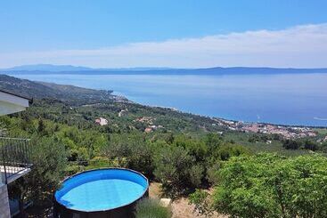 بيت ريفى Ivo   With Pool   A1