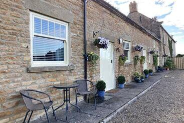 Luxury, Self Contained Country Cottage With View