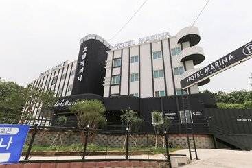 מוטל Asan Marina