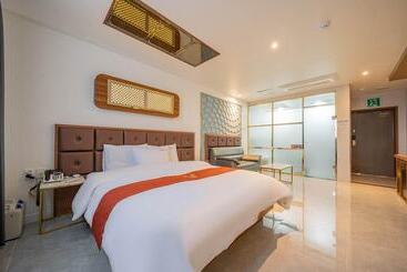 모텔 Gyeongju K Hotel & Pension