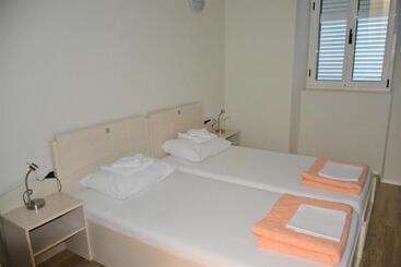 פנסיון Guesthouse Aurora