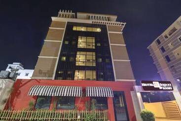 פנסיון Itsy Hotels G Square