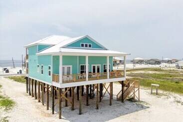 بيت ريفى Salty Seahorse Waterfront! Pet Friendly! Game Room, Pool Table, Beautiful Views Room For The Who