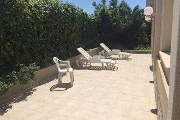 מלון דירות Villa In Seget