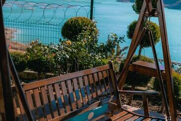 Dolphin Boutique Hotel & Restaurant