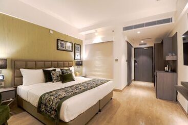 Отель Air By Ahuja Residences