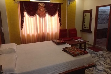 בית מלון כפרי Goroomgo Heera Palace Mysore