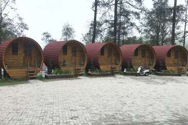 Отель The Lawu Park Resort