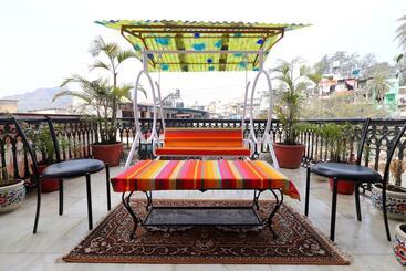 Отель The Leef Inn