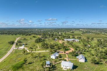 Luxury Cottage W/viewsfireplacespa Bath