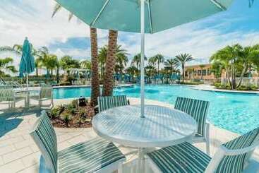 کلبه Luxury Lake View W/pool  Star Wars Game Roomsa2145