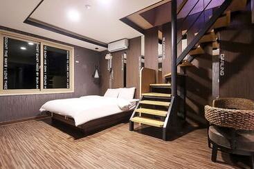 מוטל Andong Hotel Gung