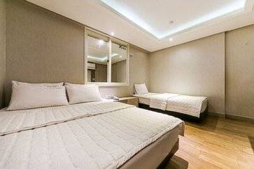 فندق على الطريق Changwon Jinhae Yongwon Zeta