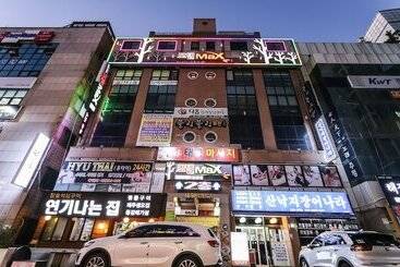 فندق على الطريق Changwon Yonghodong Max