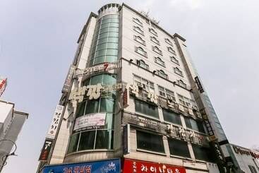 فندق على الطريق Cheonan Seven