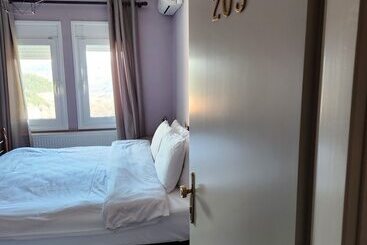 ペンション Guesthouse Monopati   ξενώνας μονοπάτι