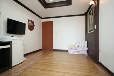 Пансион Naksan Beach Condotel