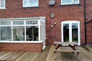 اقامتگاه The Nest, An Immaculate 3 Bed House In Walsall