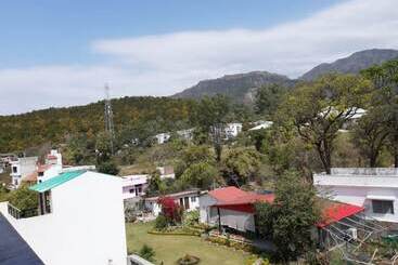 Goroomgo Hotel Ambika House Dehradun