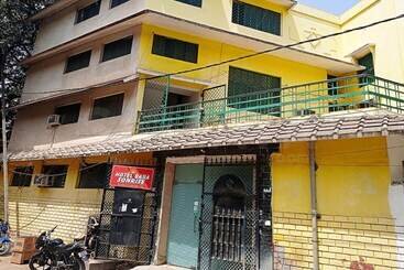 Goroomgo Hotel Baba Sunrise Lucknow