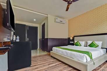 Goroomgo Hotel New Vaikunth Dharamshala