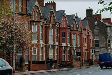 בית מלון כפרי Cavehill Castle