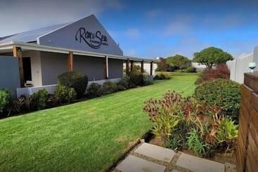 Rox And Sea Country Lodge